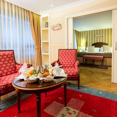 Eurostars Araguaney Otel Santiago de Compostela Oda fotoğraf A suite at the Hotel de France