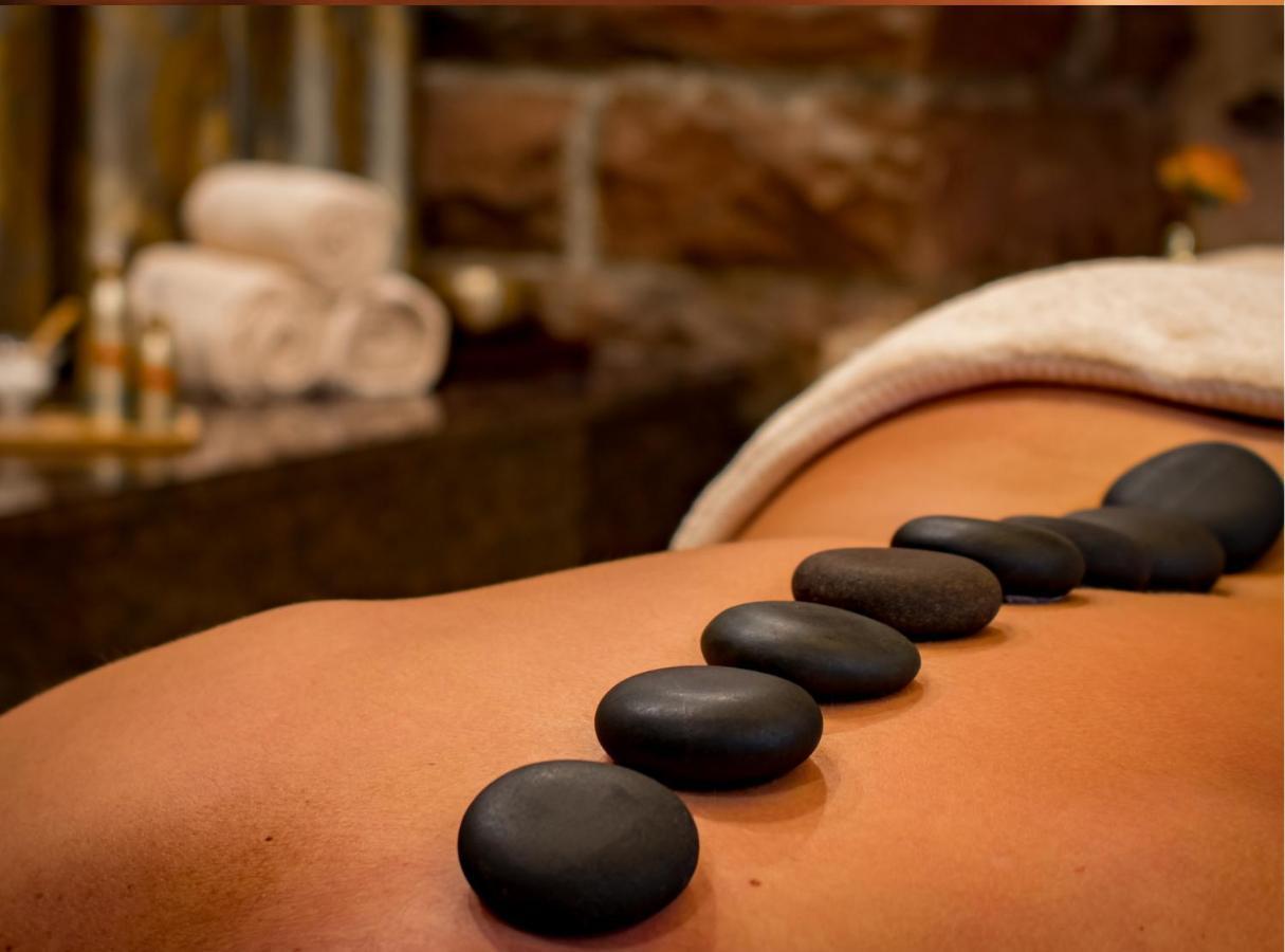 Eurostars Araguaney Otel Santiago de Compostela Dış mekan fotoğraf Hot stone massage