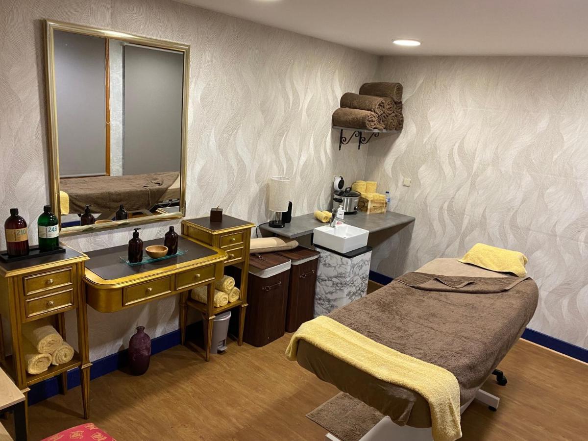 Eurostars Araguaney Otel Santiago de Compostela Dış mekan fotoğraf A treatment room at a spa