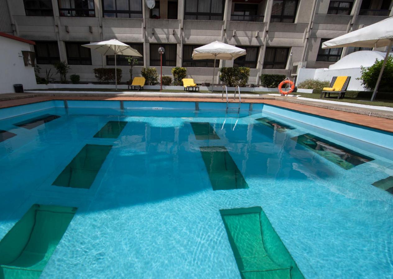 Eurostars Araguaney Otel Santiago de Compostela Dış mekan fotoğraf Swimming pool