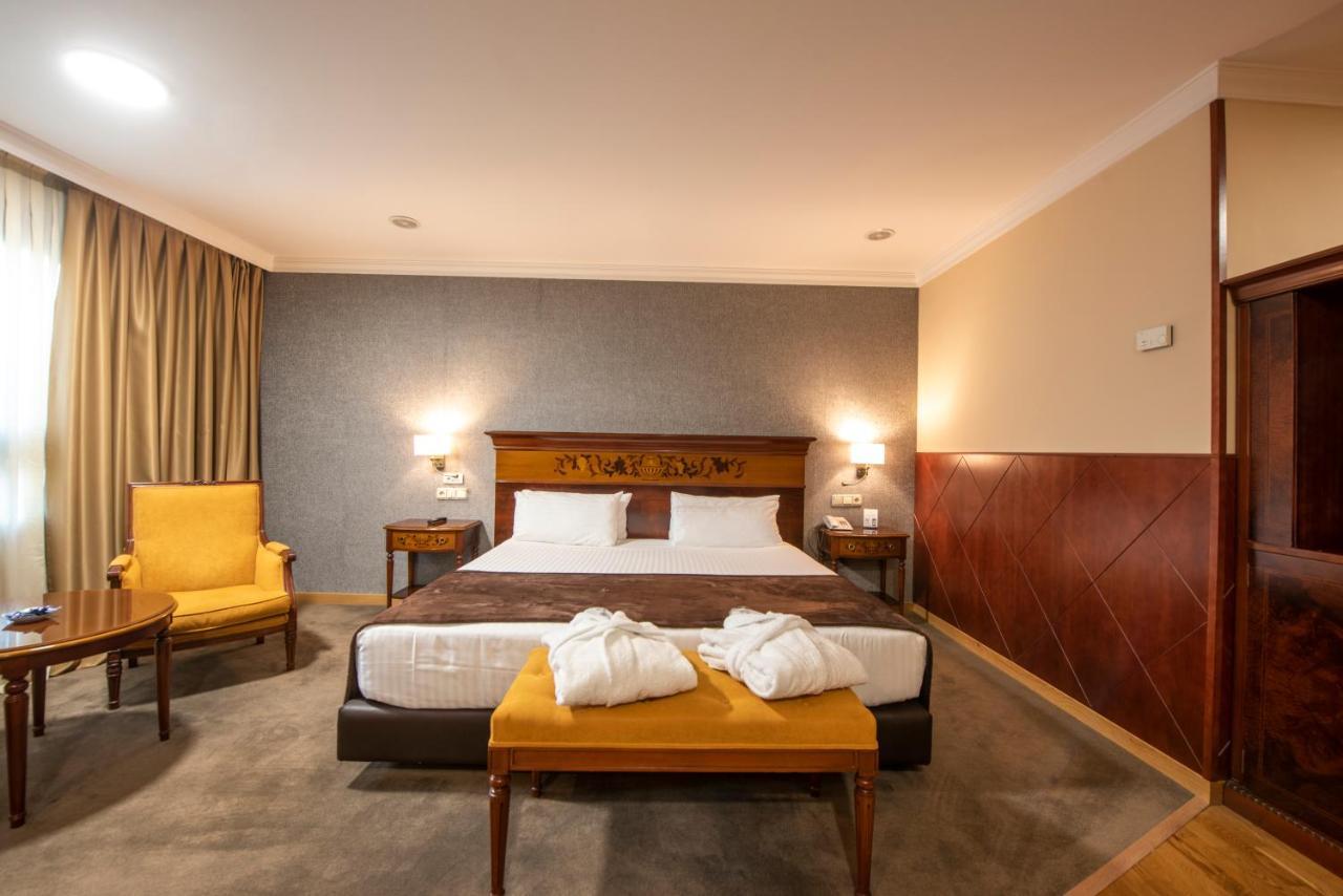 Eurostars Araguaney Otel Santiago de Compostela Dış mekan fotoğraf A room at the hotel
