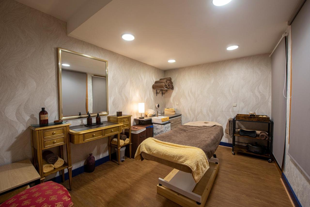Eurostars Araguaney Otel Santiago de Compostela Dış mekan fotoğraf A treatment room at a spa