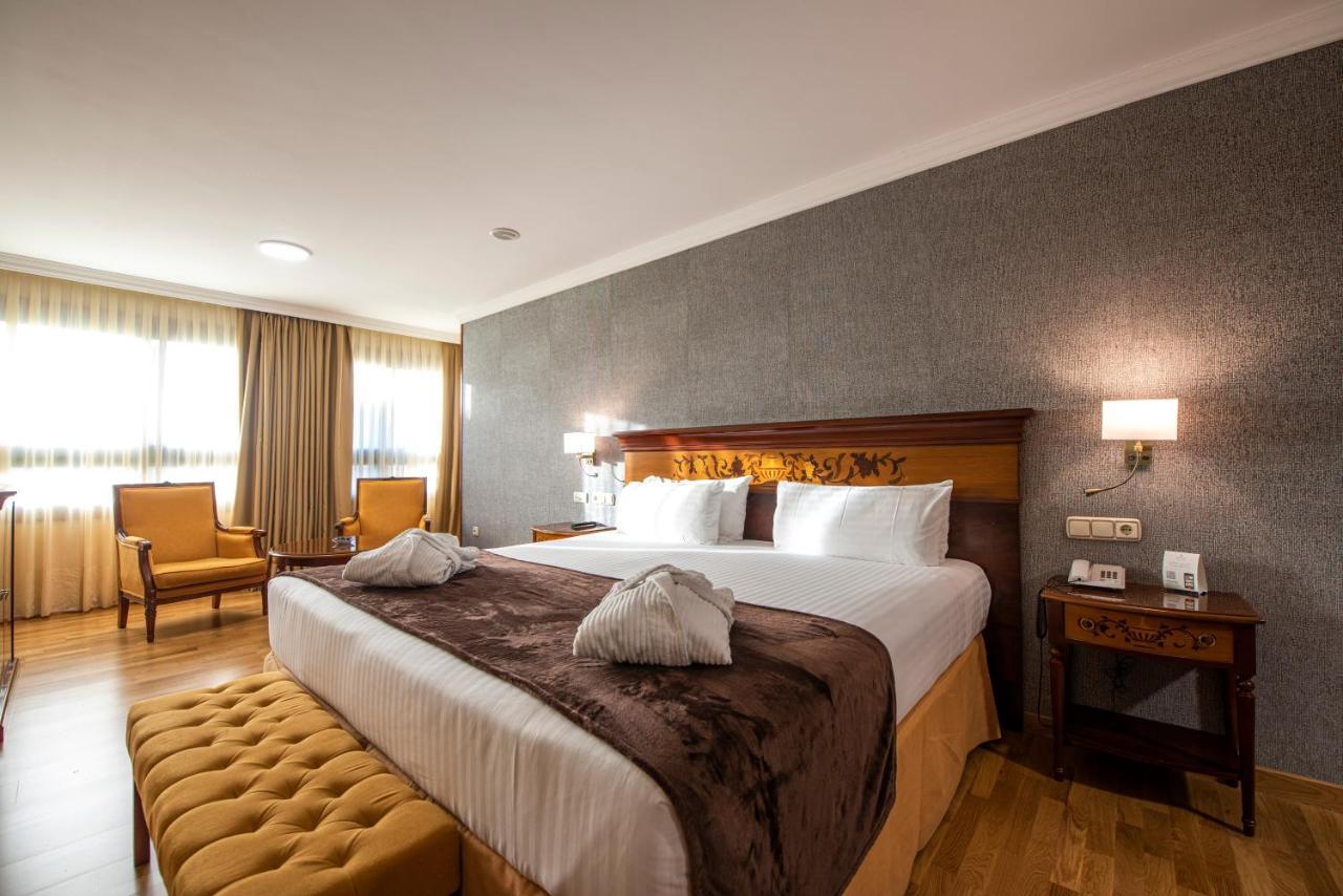 Eurostars Araguaney Otel Santiago de Compostela Dış mekan fotoğraf A bedroom at the hotel