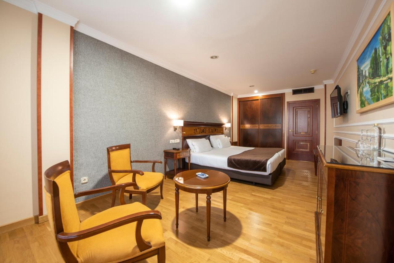 Eurostars Araguaney Otel Santiago de Compostela Dış mekan fotoğraf A room at the hotel