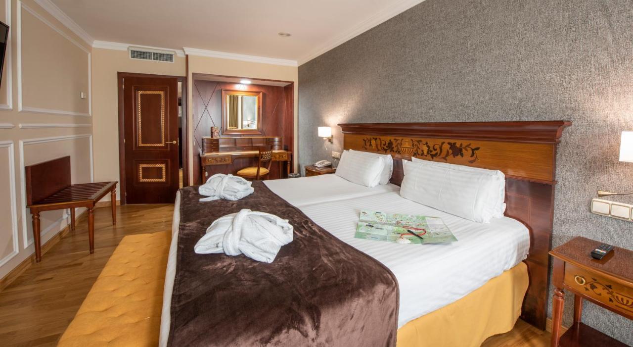 Eurostars Araguaney Otel Santiago de Compostela Dış mekan fotoğraf A room at the hotel
