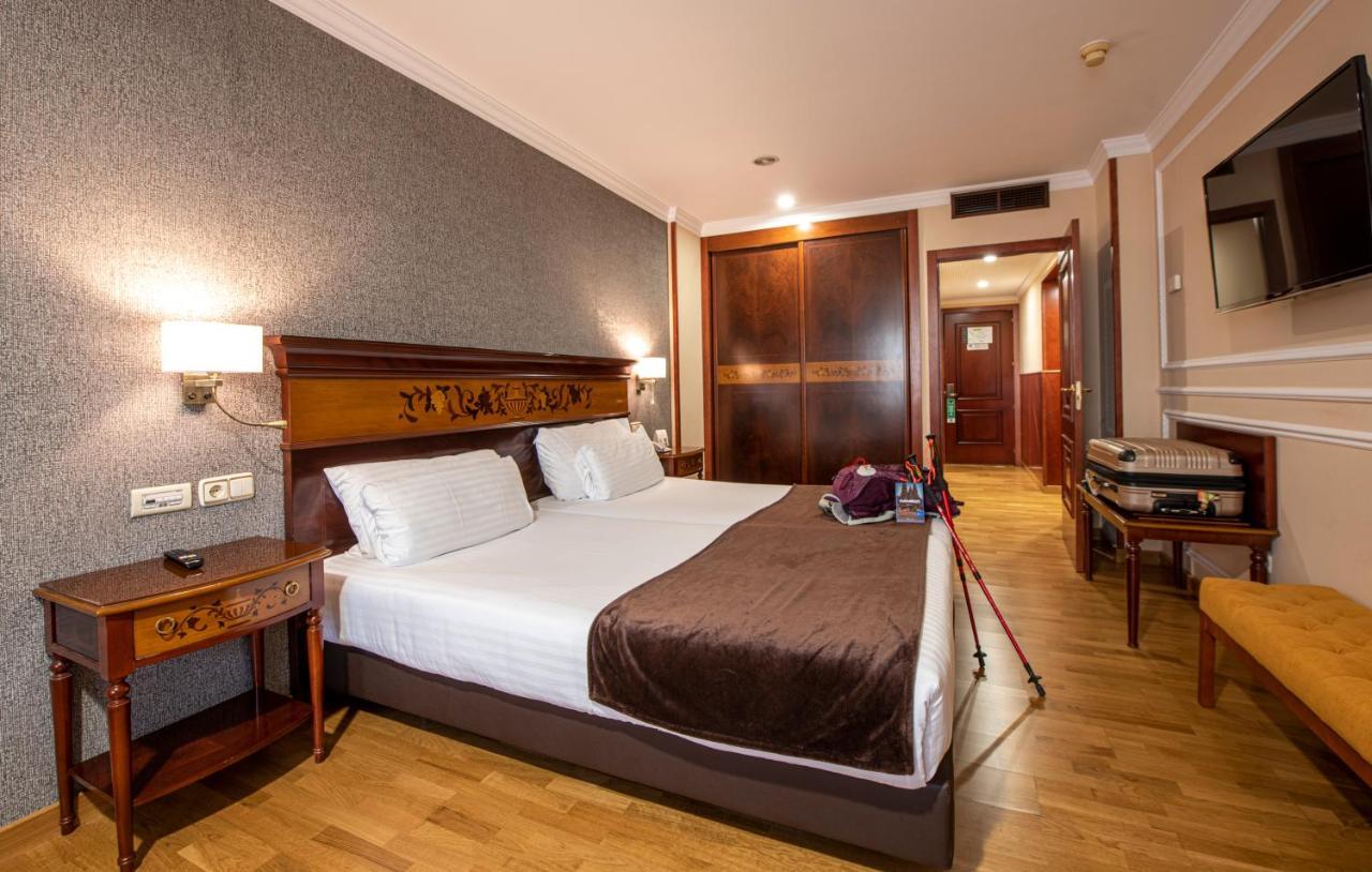Eurostars Araguaney Otel Santiago de Compostela Dış mekan fotoğraf A room at Hotel Colón