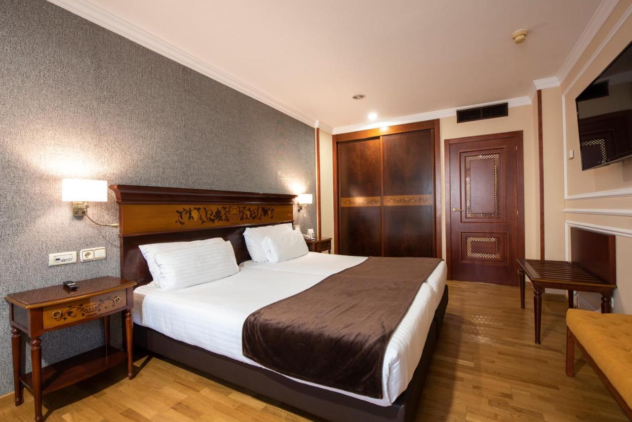 Eurostars Araguaney Otel Santiago de Compostela Dış mekan fotoğraf A bedroom in a hotel