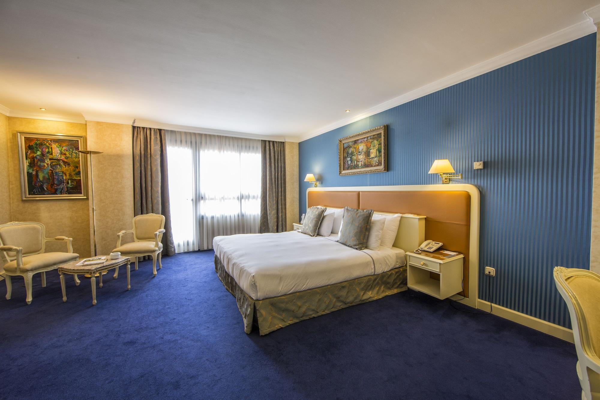 Eurostars Araguaney Otel Santiago de Compostela Dış mekan fotoğraf A room at the hotel