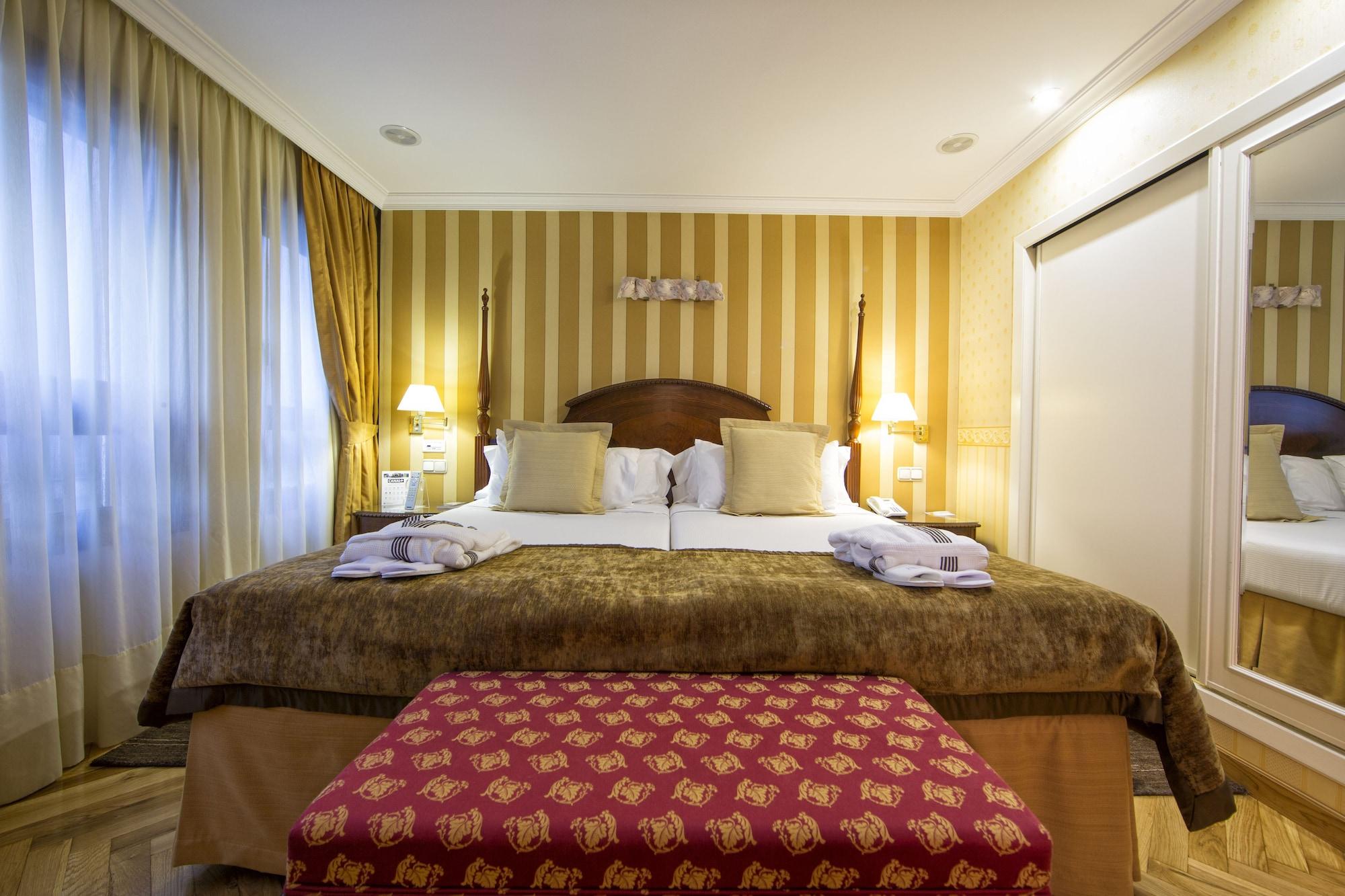 Eurostars Araguaney Otel Santiago de Compostela Dış mekan fotoğraf A bedroom at the hotel
