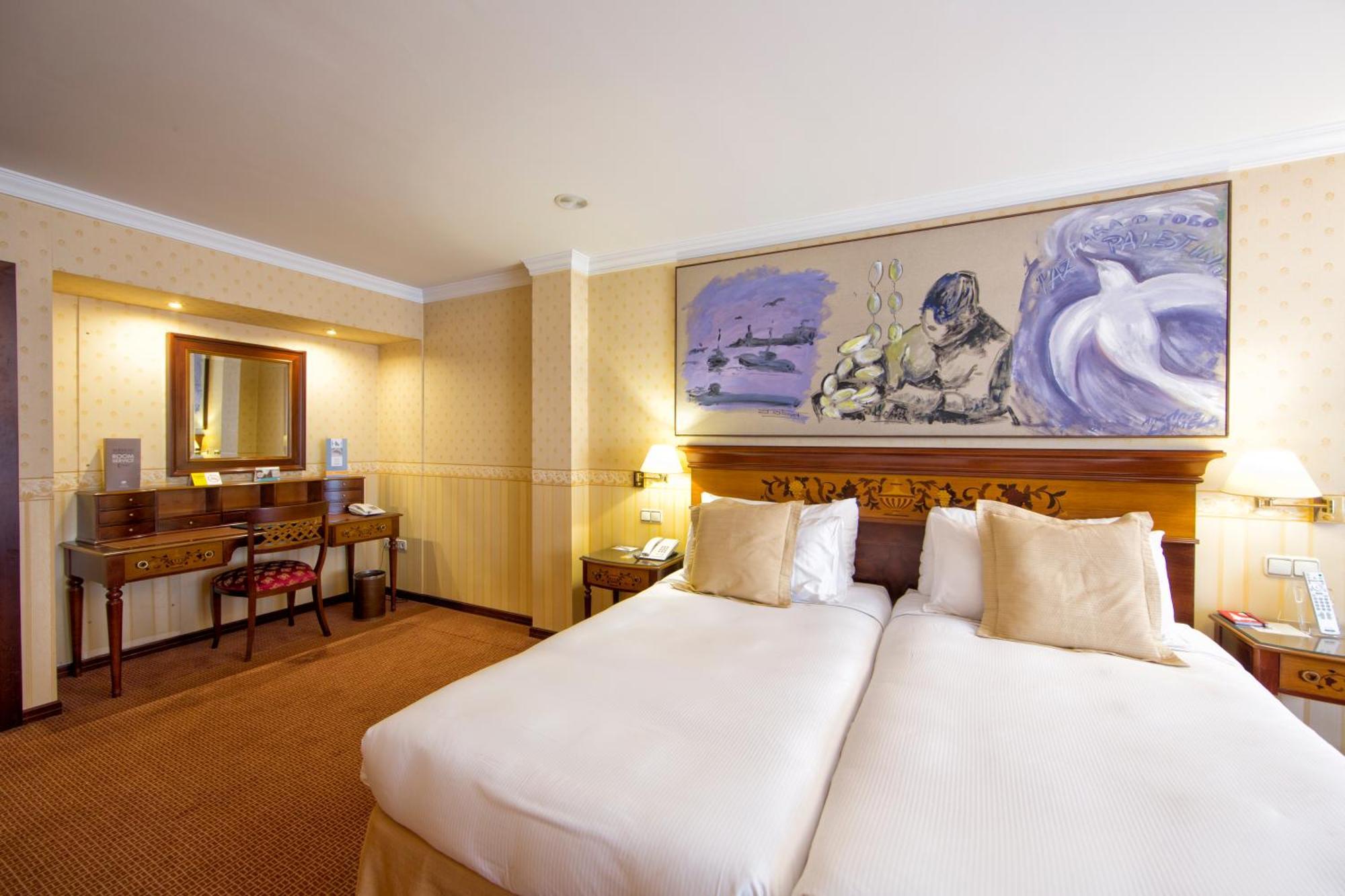 Eurostars Araguaney Otel Santiago de Compostela Oda fotoğraf A room at the hotel