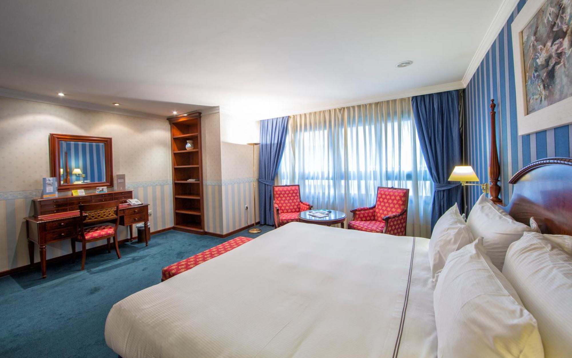 Eurostars Araguaney Otel Santiago de Compostela Oda fotoğraf A room at the hotel